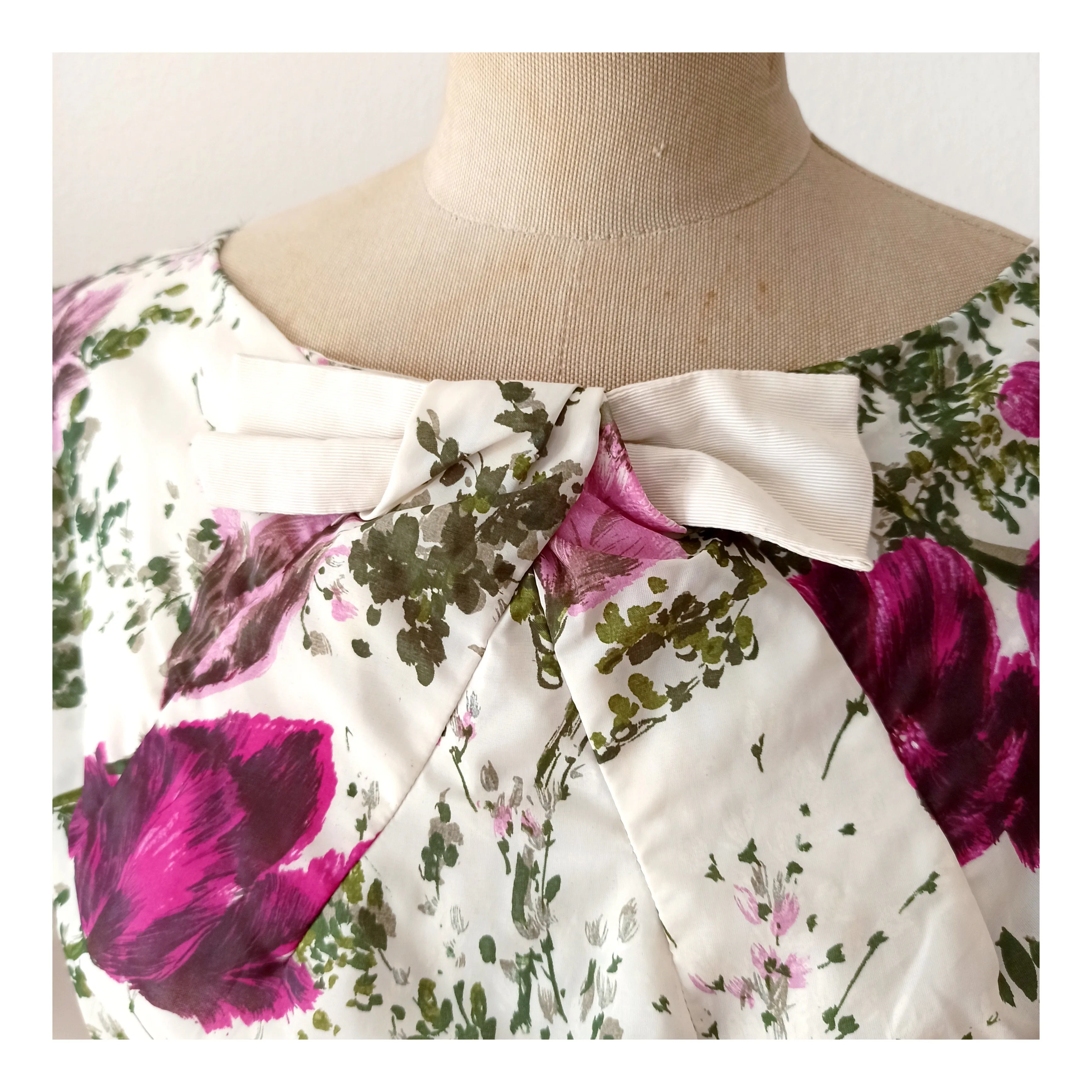 1950s - Adorable French Floral Buckle Back Dress - W27.5 (70cm)