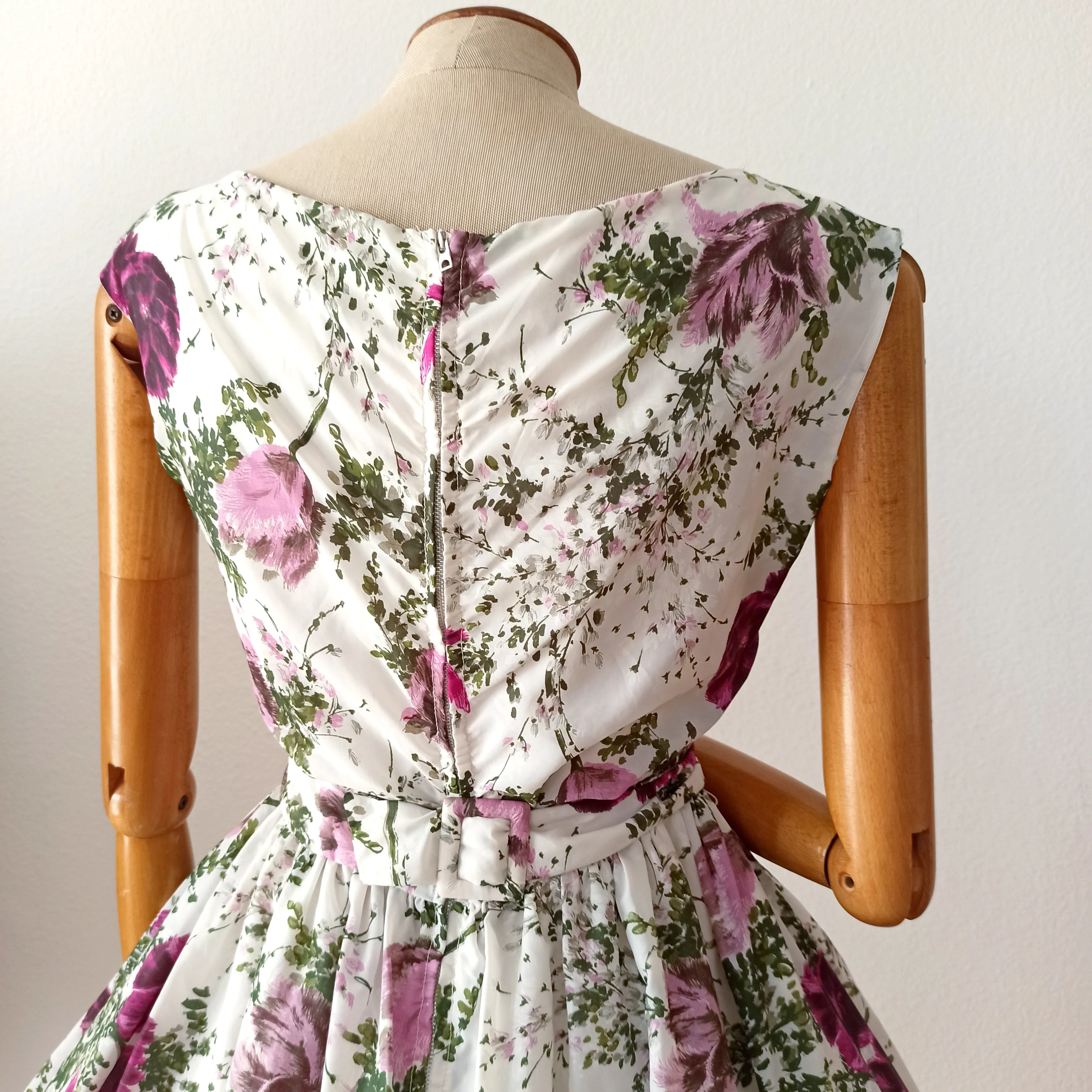 1950s - Adorable French Floral Buckle Back Dress - W27.5 (70cm)