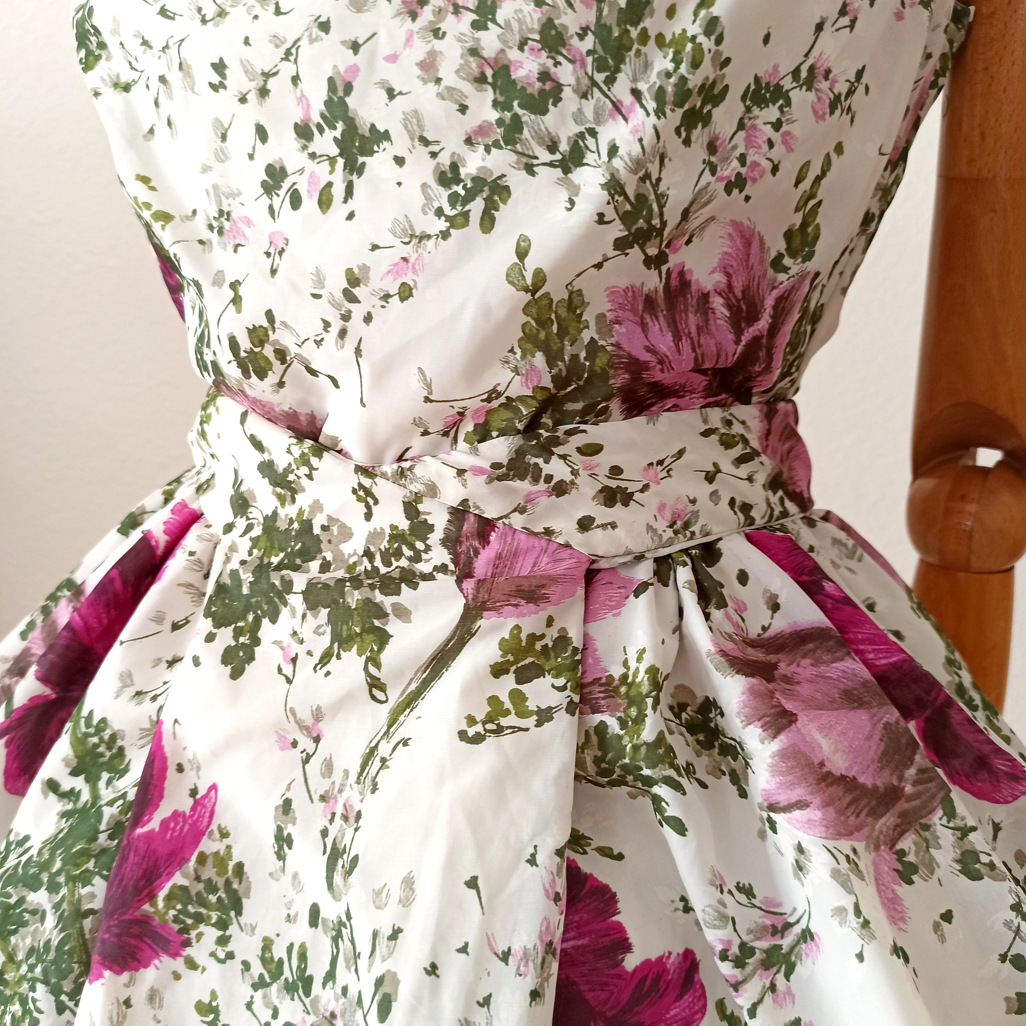 1950s - Adorable French Floral Buckle Back Dress - W27.5 (70cm)