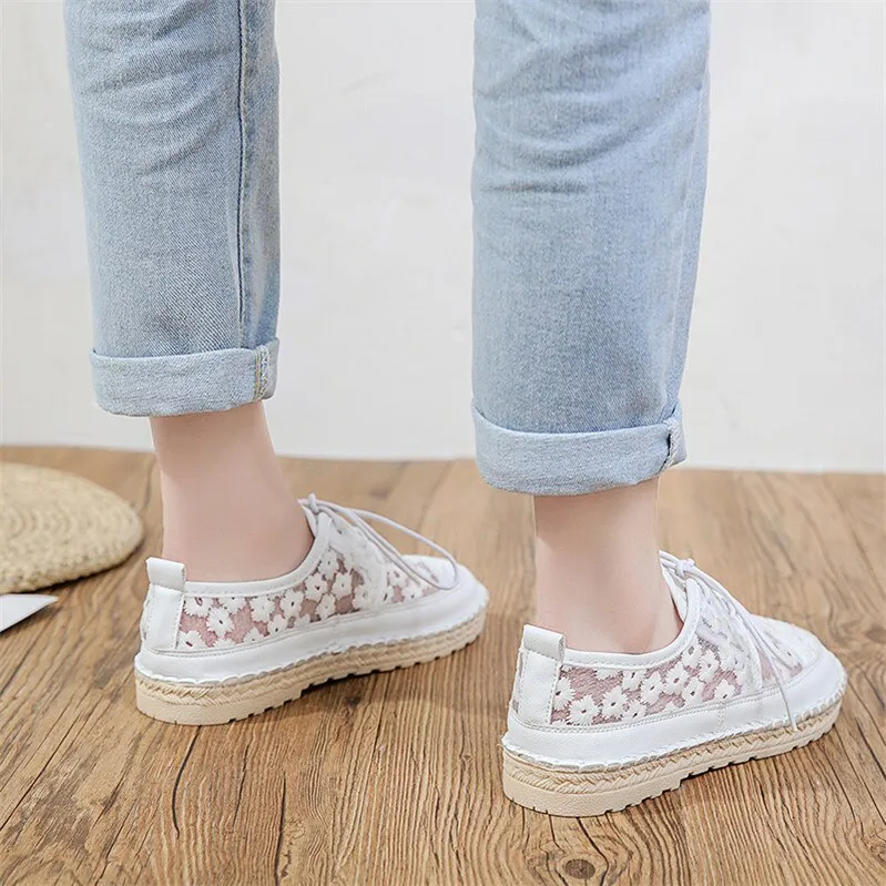 New Women's Breathable Mesh Flower Lace Breathable Casual Shoes Fashion Flats Shoes Women Shallow White Vulcanized Shoes